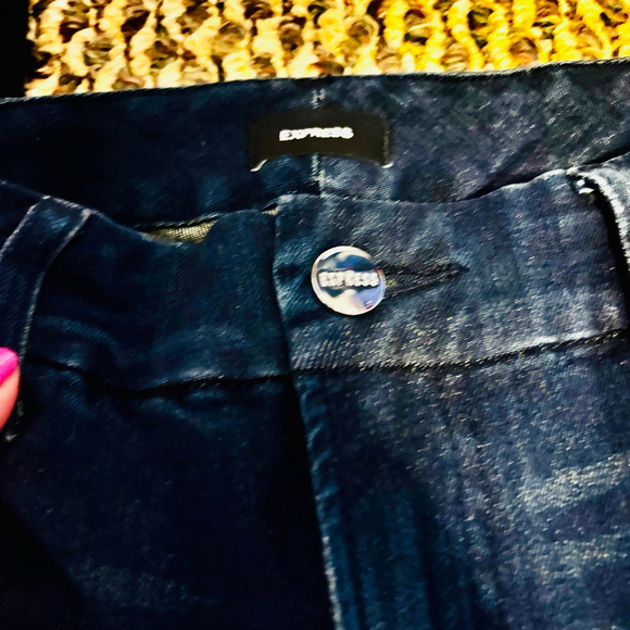 EXPRESS Mid Rise Dark Wash
Blue 70’s Flare Jeans Flex Medium Short 6/8/10 NWT - Picture 9 of 16